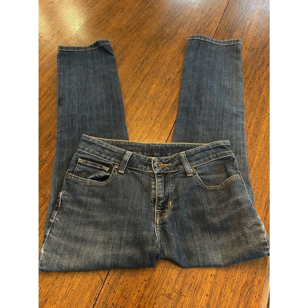 L.L. Bean Mid-Rise Dark Wash Straight-Leg Jeans Sz 2P. EUC - Picture 3 of 9